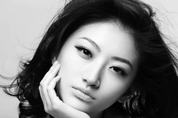发际线低与命运 一生坎坷曲折多